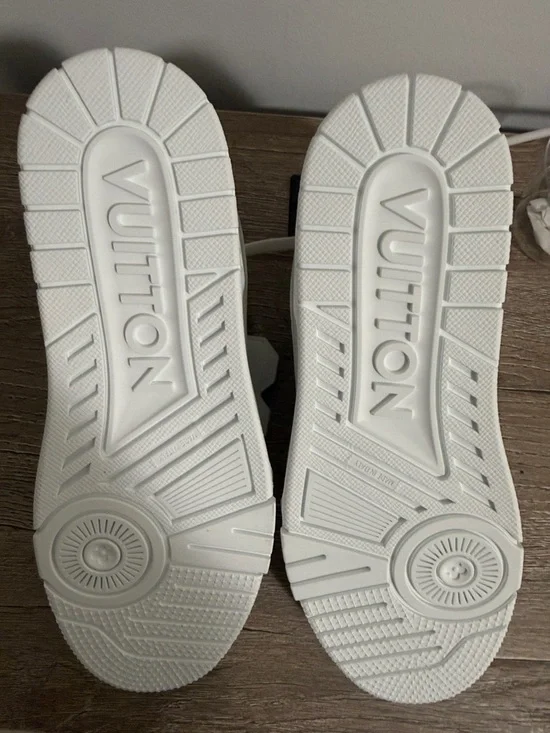 LV Monogram Trainer Sneakers (white) - Picture 4 of 8